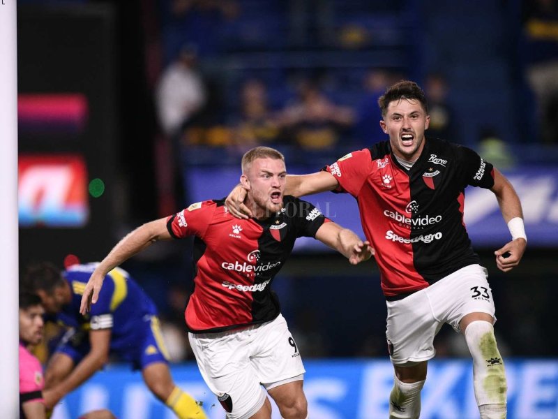 «Pulga» inventó un castillo en la arena para Colón