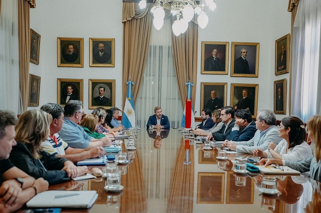 Encuentro del gobierno con gremios docentes: ¿Se reabren las paritarias?
