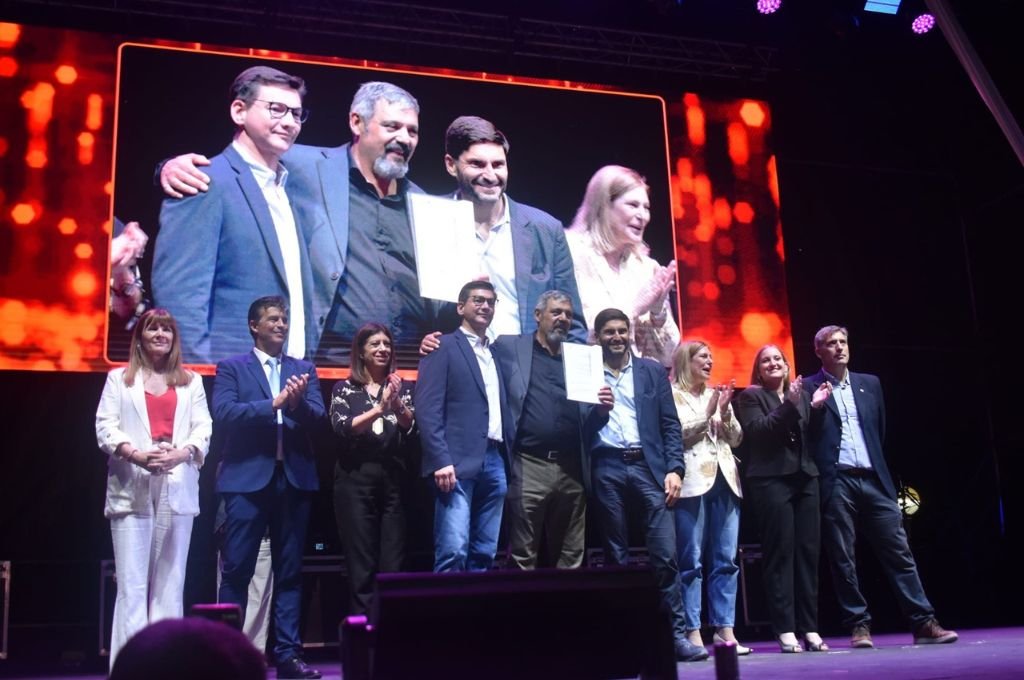 Coronda celebró la Fiesta Nacional de la Frutilla con tres noches de esplendor y una nueva reina