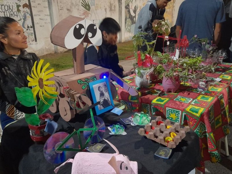 En la EEMPA N° 1040, se realizó una innovadora muestra de microemprendimientos