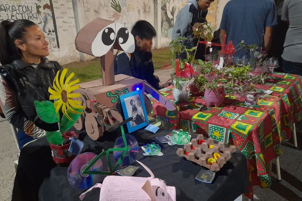 En la EEMPA N° 1040, se realizó una innovadora muestra de microemprendimientos