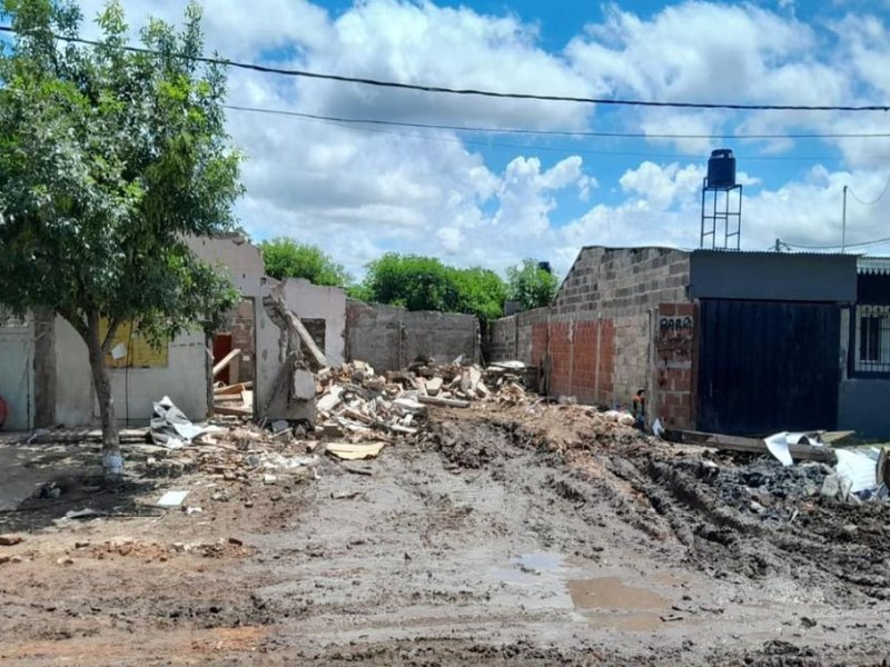 El Trébol: la policía provincial allanó y demolió viviendas utilizadas por delincuentes