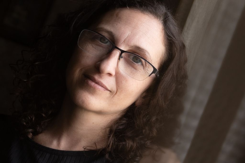 «Correntada» de Laura Rossi: cuerpos flotando en el río