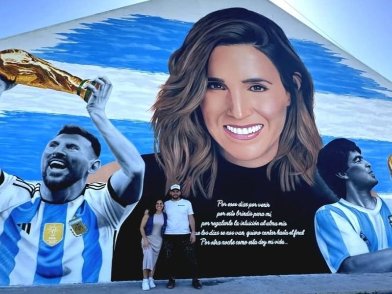 El muralista Gabriel Griffa pintó a la Sole junto a Messi y Maradona