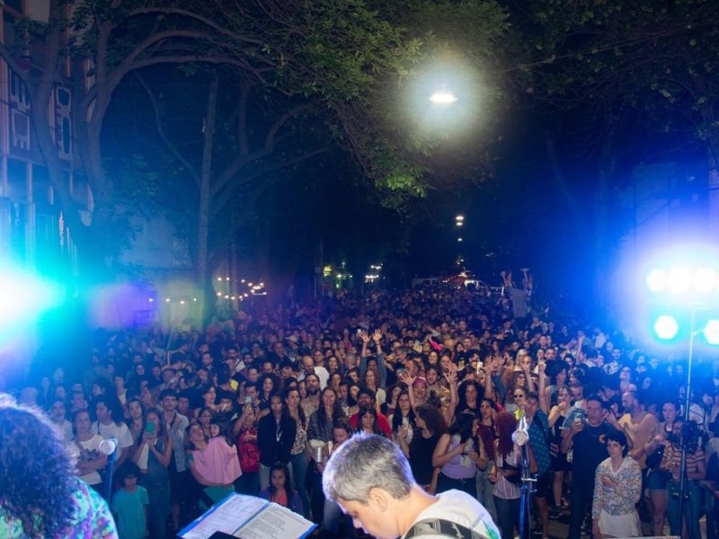La biblioteca Vigil despide el año con su ya tradicional fiesta en la calle