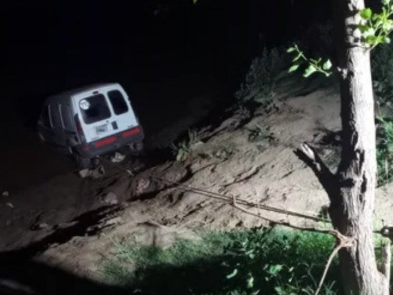 Trágico: se desbarrancó un vehículo al borde del río Carcarañá y mató a un niño de 3 años