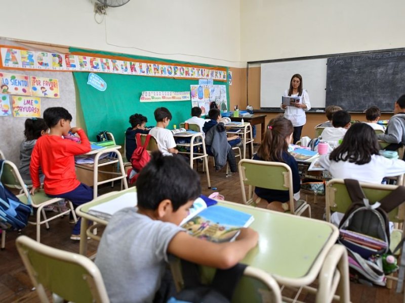 Los gremios docentes renuevan sus demandas salariales