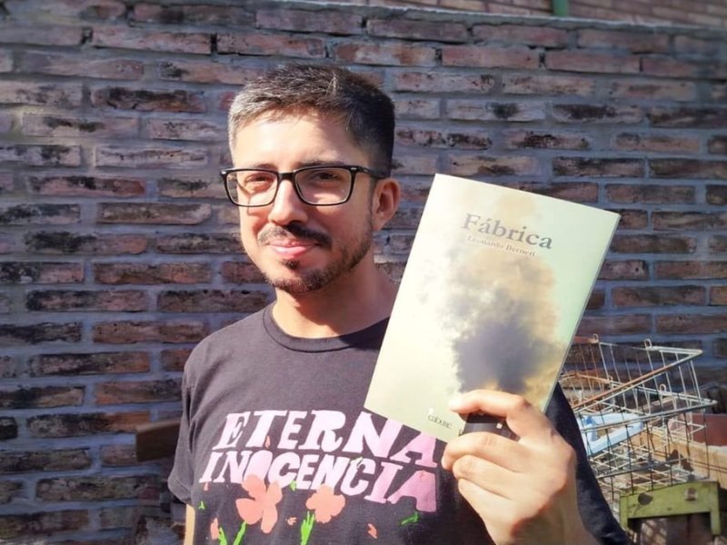 «Fábrica», el nuevo libro de poemas obreros
