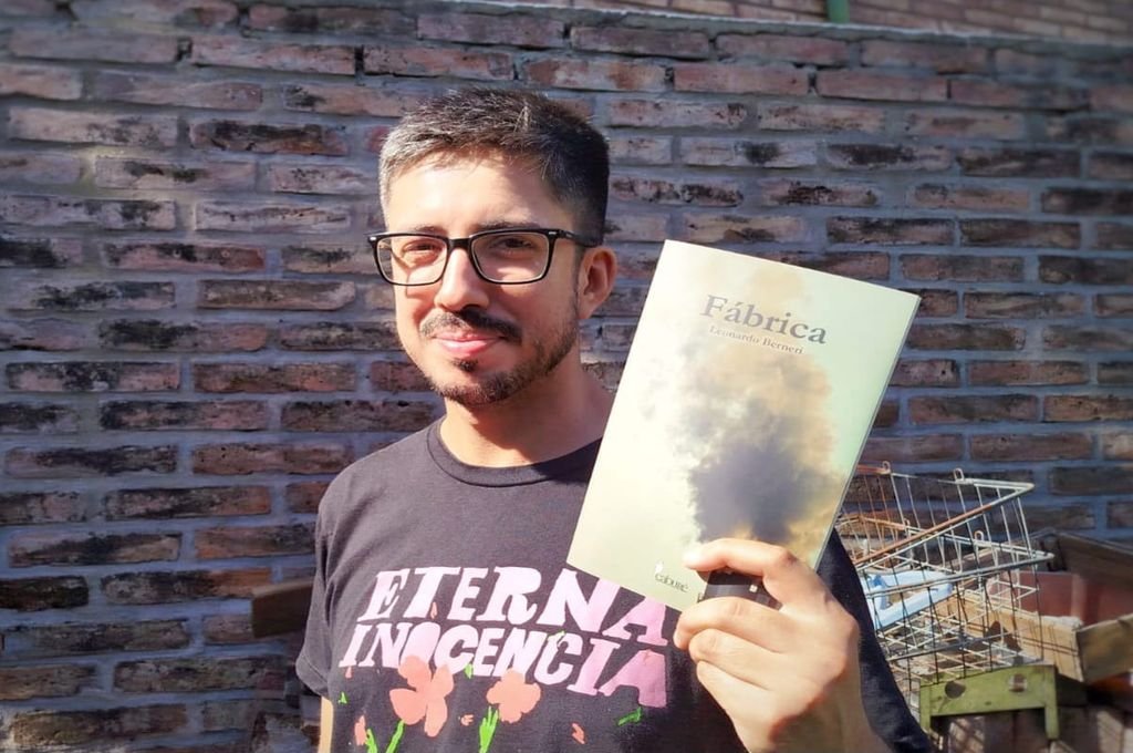 «Fábrica», el nuevo libro de poemas obreros