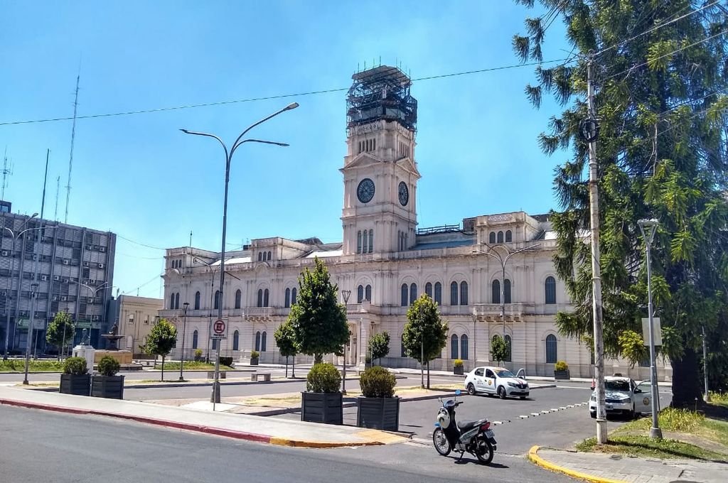 Impulsan un proyecto para construir cocheras subterráneas en plaza Mansilla