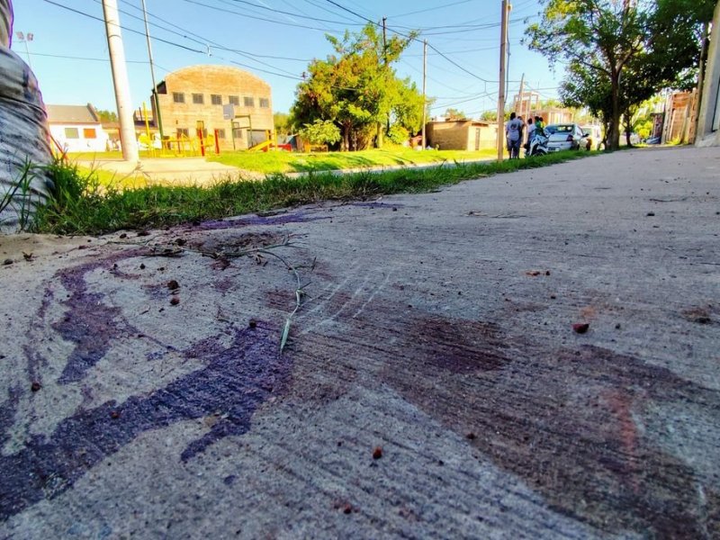 Rosario: un hombre fue hallado con una puñalada en el cuello