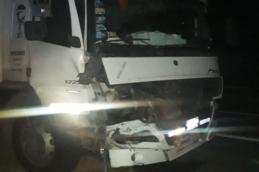 San Fabián: un camión y un auxilio mecánico chocaron en la Autopista