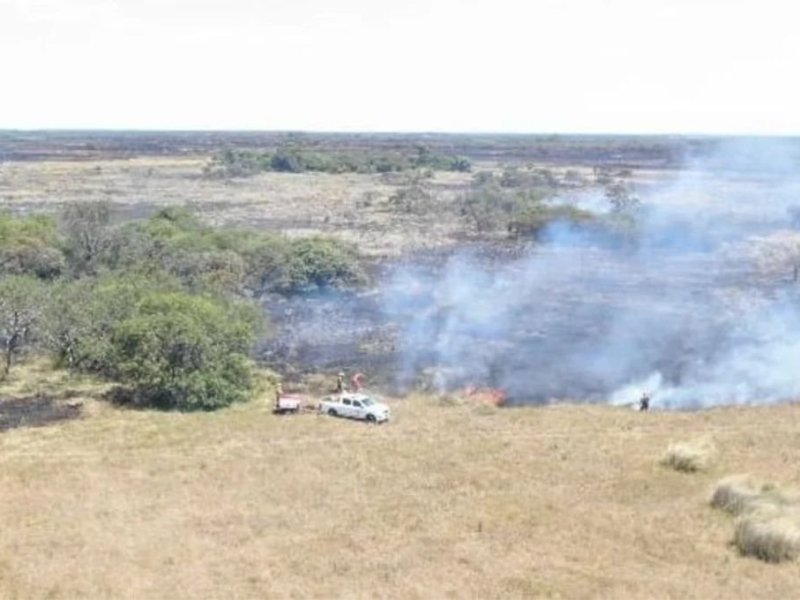 Bomberos Voluntarios sofocaron el incendio de unas 8.000 hectáreas de campo