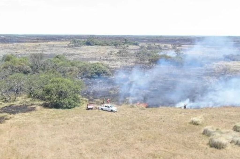 Bomberos Voluntarios sofocaron el incendio de unas 8.000 hectáreas de campo