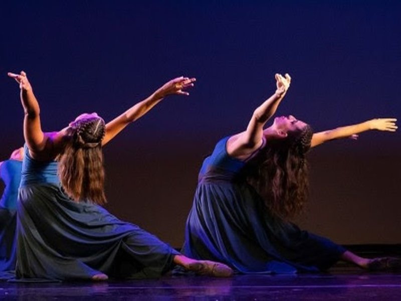 El Teatro La Comedia convoca a bailarines para la presentación de una obra coreográfica