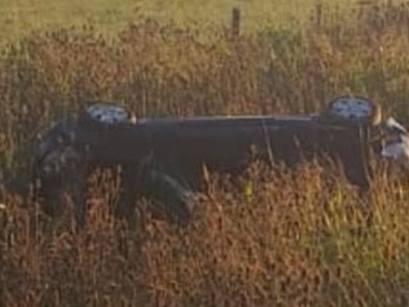 Vuelco en la ruta N° 65: un auto despistó y terminó en una cuneta