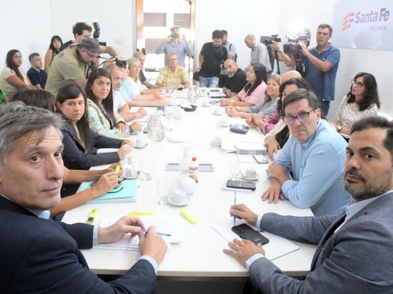 Paritarias en Santa Fe: el gobierno ofreció a la docencia un 5% para el primer trimestre