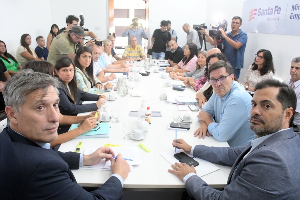 Paritarias en Santa Fe: el gobierno ofreció a la docencia un 5% para el primer trimestre