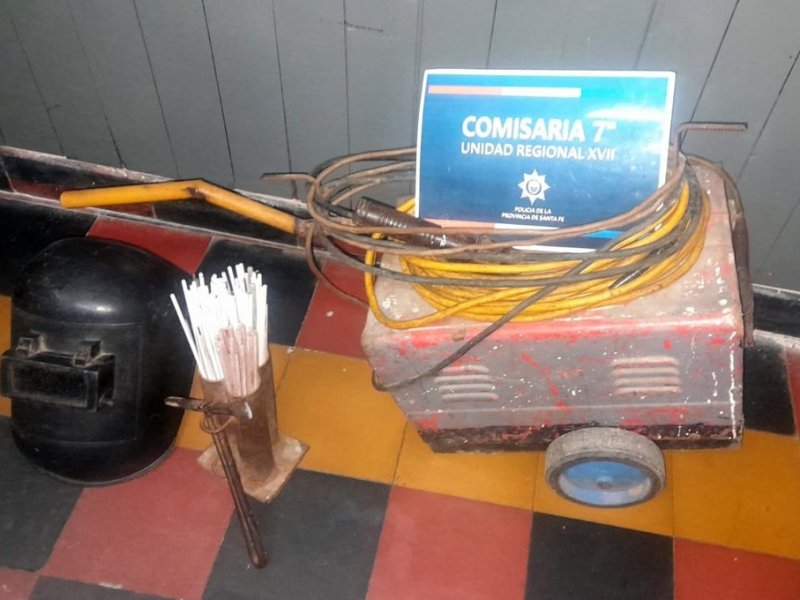Cayó un ladrón tras agredir a una adulta mayor e intentar escapar con herramientas