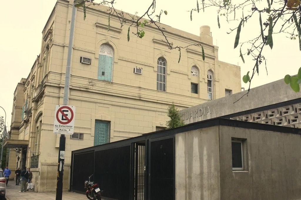 Entre la policía y el personal del hospital lograron salvarle la vida a un bebé de un año y medio