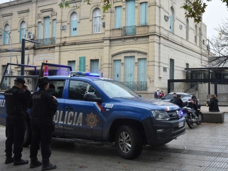 Tres individuos ingresaron a una casa y atacaron a balazos a un hombre en Santo Tomé