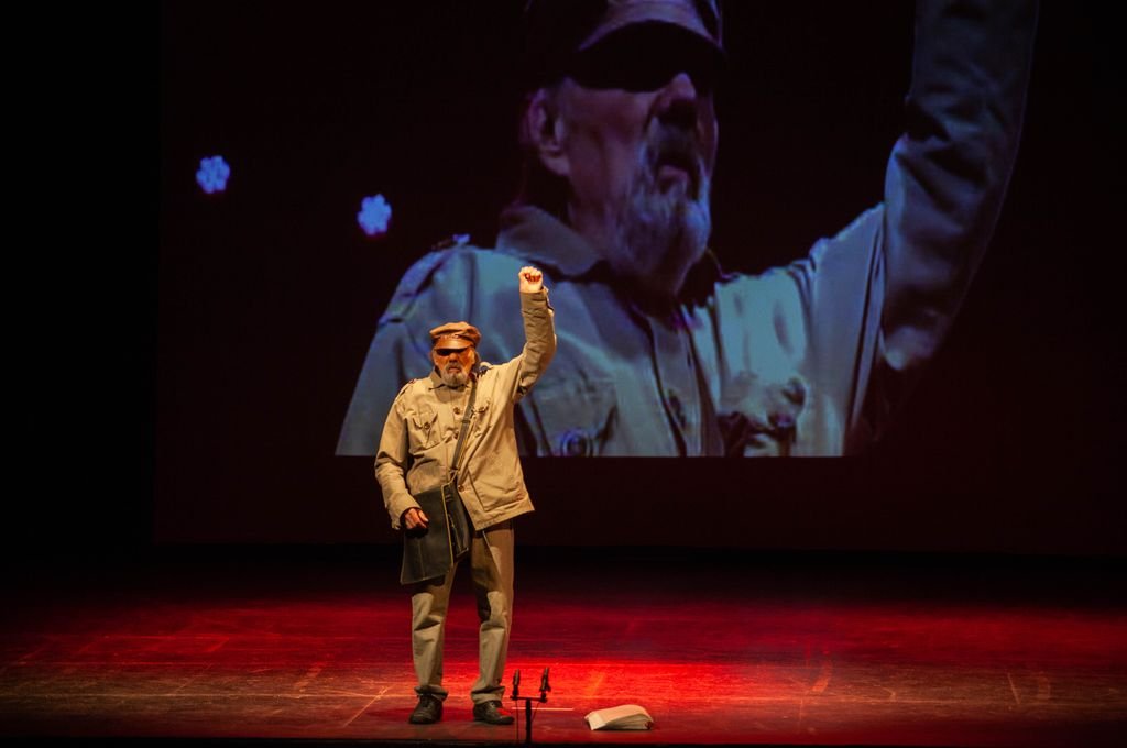 Naúm Krass explora la autoficción con la obra Currículum de un comunista