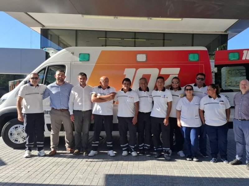 San Javier recibió una ambulancia y un minibús 0km