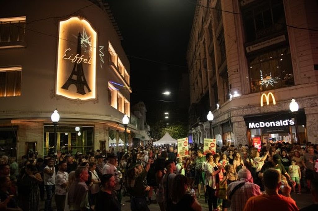 Rosario se prepara para la primera edición 2025 de la Noche de Peatonales