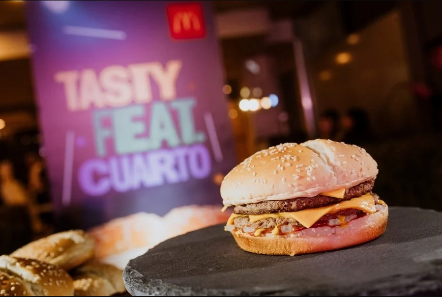 Esta nueva hamburguesa de doble carne logra un equilibrio perfecto entre tradición e innovación.