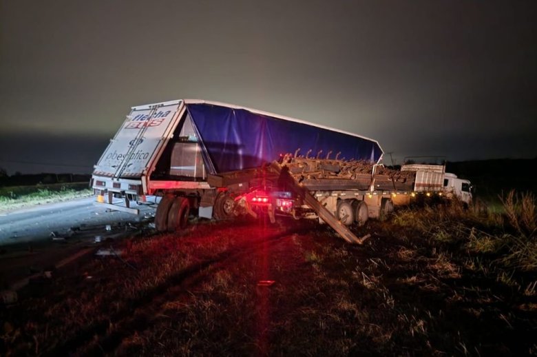 Dos camiones chocaron en autopista Rosario-Córdoba