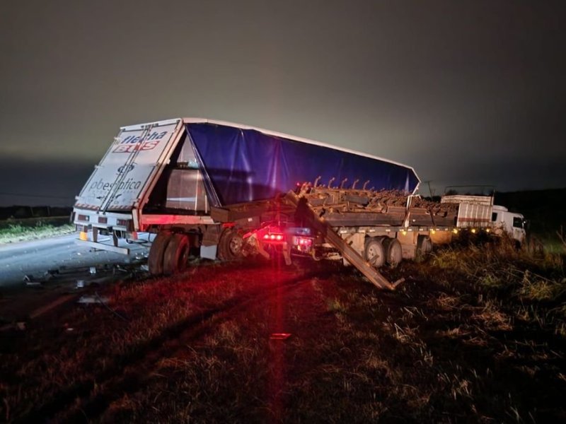 Dos camiones chocaron en autopista Rosario-Córdoba