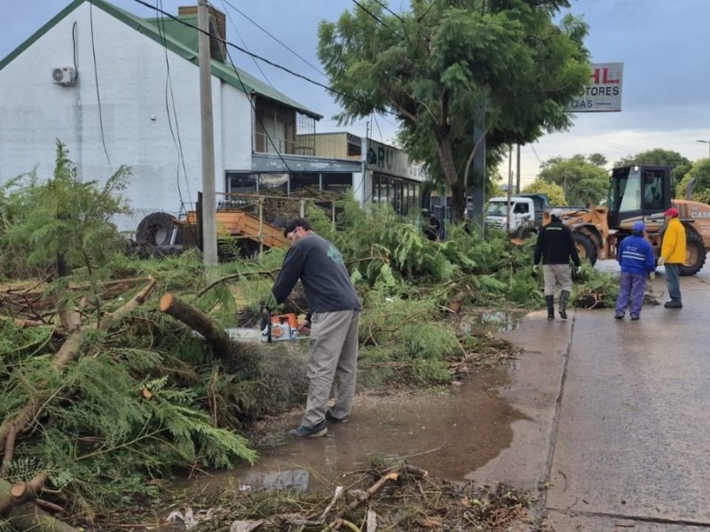 Casilda: continúan los trabajos tras el fuerte temporal que arrasó la ciudad