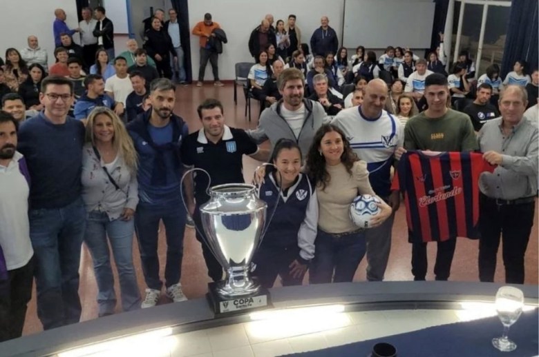 Con un gran marco de público, la Copa Santa Fe de Fútbol se presentó en Venado Tuerto
