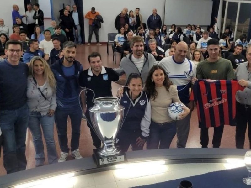 Con un gran marco de público, la Copa Santa Fe de Fútbol se presentó en Venado Tuerto