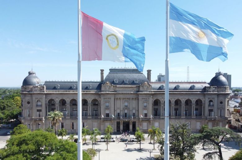 El Gobierno de Santa Fe llamó a los  estatales y docentes a retomar las paritarias