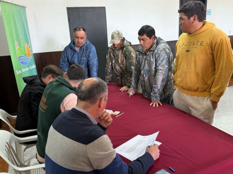 Entregaron credenciales a baqueanos guías en San Javier para la temporada 2025