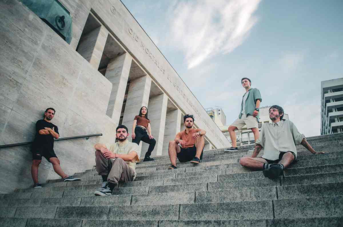 “Escaleras” sube nuevos escalones, presenta su primer EP y anuncia un próximo show 