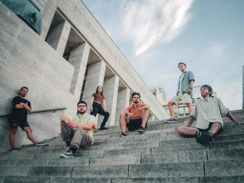 “Escaleras” sube nuevos escalones, presenta su primer EP y anuncia un próximo show 