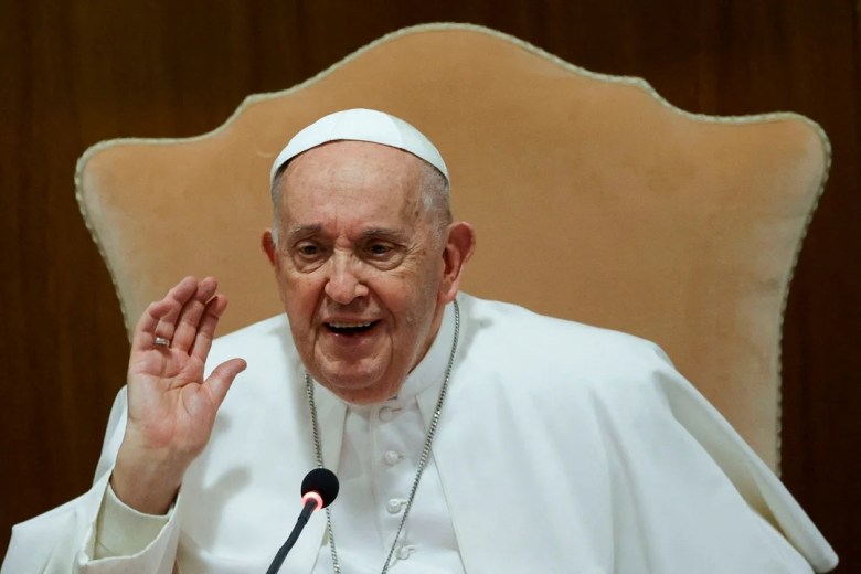 “Hola César, soy Francisco”: la historia del carpintero que recibió el llamado del Papa