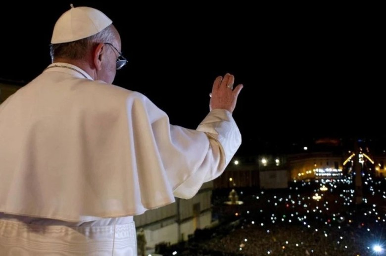 Colegios católicos de Rosario y la UCA homenajearon al papa Francisco
