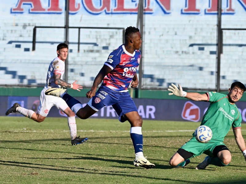 Unión perdió sobre el final y no logra salir del pozo