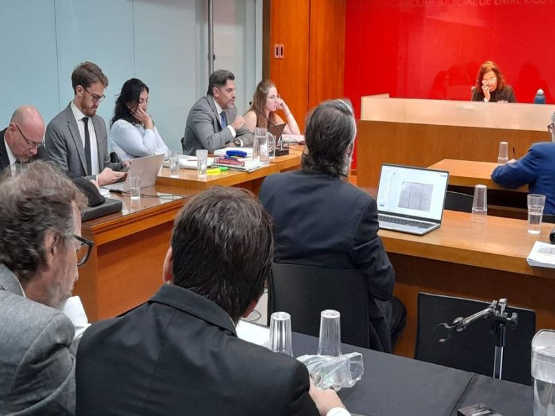 Fiscalía exhibió mensajes y correos que corroborarían la existencia de una asociación ilícita