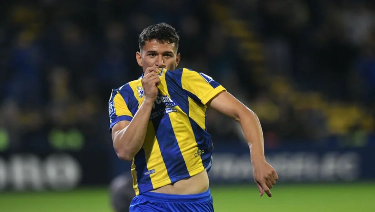 Rosario Central goleó a Instituto por 3 a 0 y volvió a la punta de la zona B
