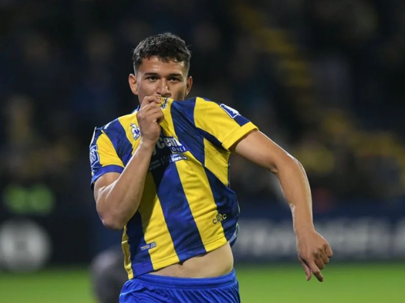Rosario Central goleó a Instituto por 3 a 0 y volvió a la punta de la zona B