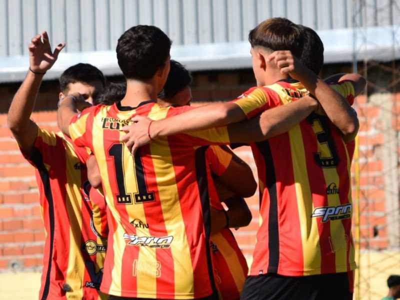 Neuquén manda en el inicio de la Copa de la Liga Paranaense de Fútbol