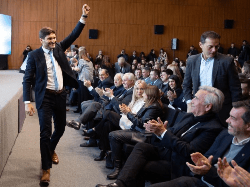 Pullaro instó a una Constitución moderna “que termine con los privilegios”
