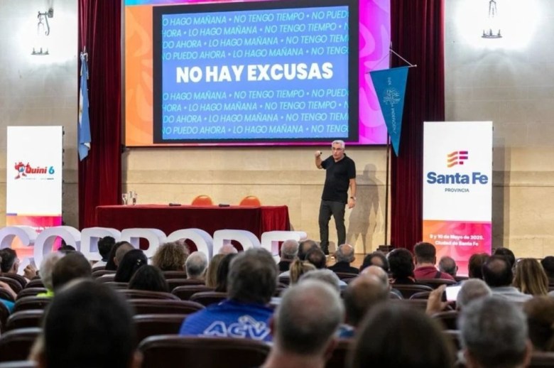 El broche de oro del Congreso de Dirigentes Deportivos en Santa Fe fue Julio Lamas