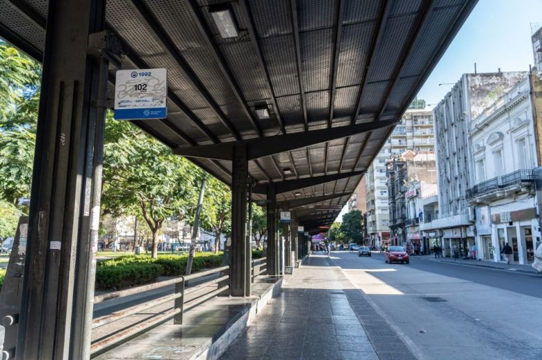 Rosario vive un martes a media máquina por el paro de colectivos y el impacto docente