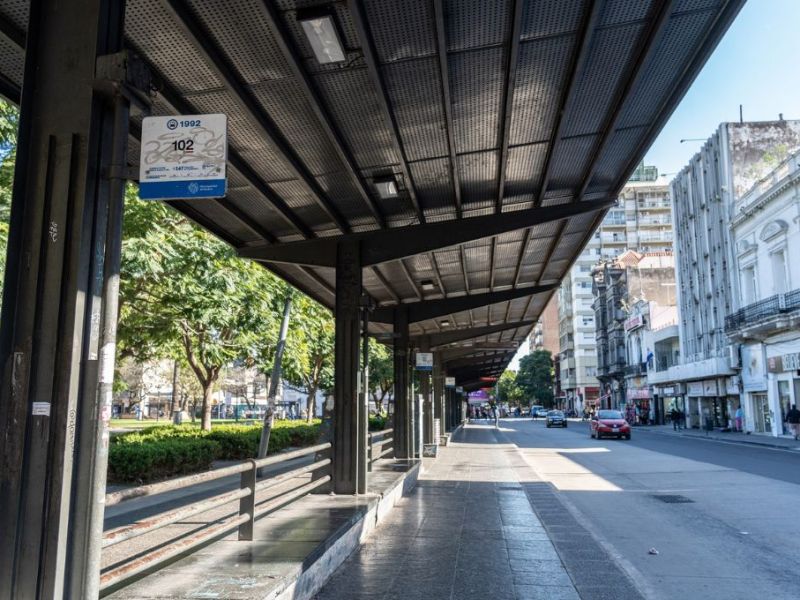 Rosario vive un martes a media máquina por el paro de colectivos y el impacto docente