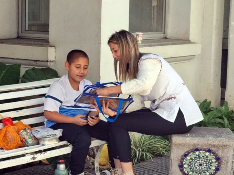 Repartieron 600 kits para las escuelas hospitalarias de Rosario y Santa Fe